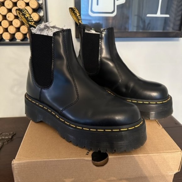 Dr. Martens Shoes - Dr. Martens - 2976 SMOOTH LEATHER PLATFORM CHELSEA BOOTS